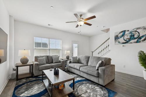 Spring Hill House | Luxury Comfortable 3br Home!