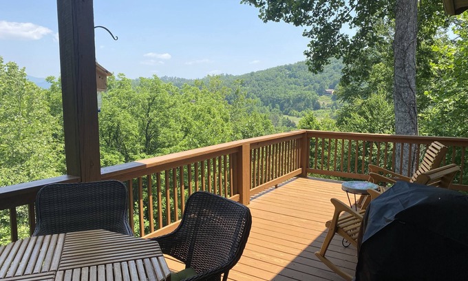 Whittier Condo | Luxury Condo w/Mountain View, Full Kitchen, W&D, Garage and No Steps to get in!
