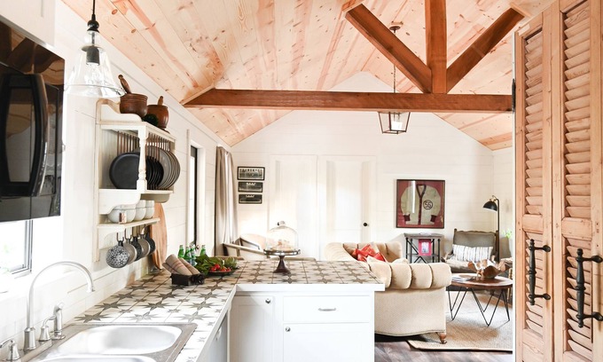 Somerville Cottage | Luxury Cottage 20 minutes from Texas A&M