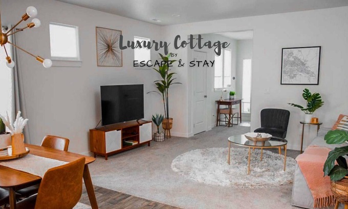 Southwest Ada County Alliance House | ✰Luxury Cottage✰-Family Friendly✔Backyard✔Garage✔