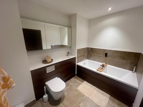 Gascoigne House | Luxury Double Bed En-Suite in London