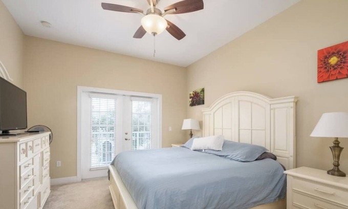 University Heights Condo | Luxury Downtown 2/2 Condo- Pool