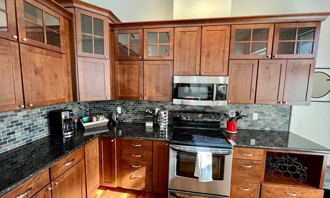 Helena Apartment | Luxury Downtown Condo #D natural light
