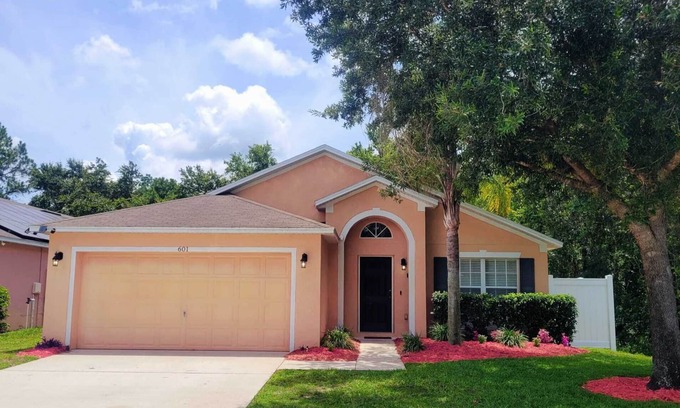 Sandy Ridge Villa | Luxury Executive Villa with Private Pool, Spa & Games Room 10 miles from Disney