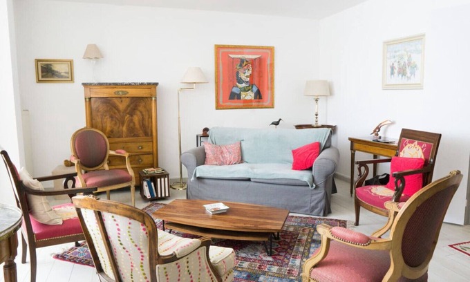 Le Chesnay Apartment | Luxury apartment, 10 minutes from the Château
