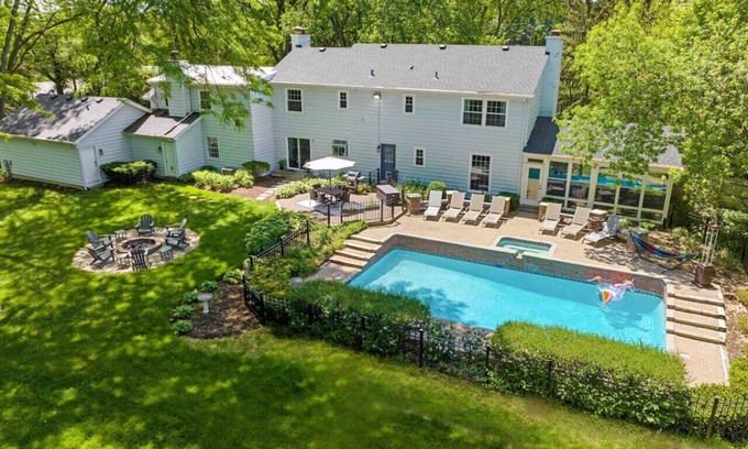 Fox Valley House | Luxury Home: Heated Pool (Still Open!), Hot Tub, 4 Kings, Near Chicago