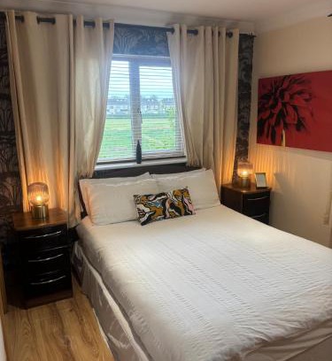 Lucan House | Luxury Home in Dublin WiFi TV B&B Close to City Centre