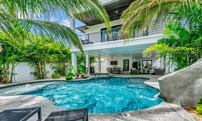 Sarasota House | Luxury Home/Ocean Views/Resort Style Pool w/Slide-Bike/Walk To Beach-St.Armands