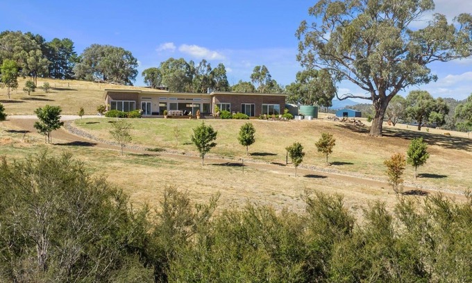 Goughs Bay House | Luxury home with valley views 5 minutes to the lake