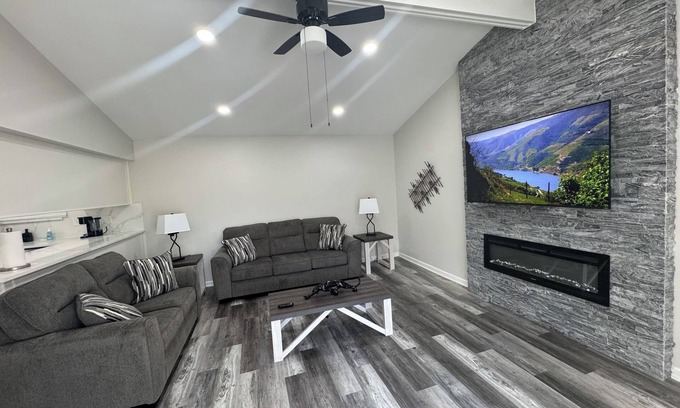 Sterling Heights House | Luxury House Perfect location-3BR Sterling Heights