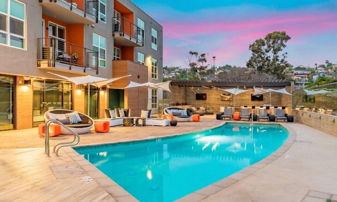Pacific Beach Apartment | Luxury king 1BD Pacific Beach oasis heart of dynamic coastal enclave