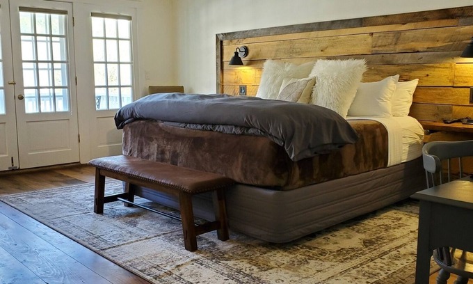West Dover Resort | Luxury King with balcony