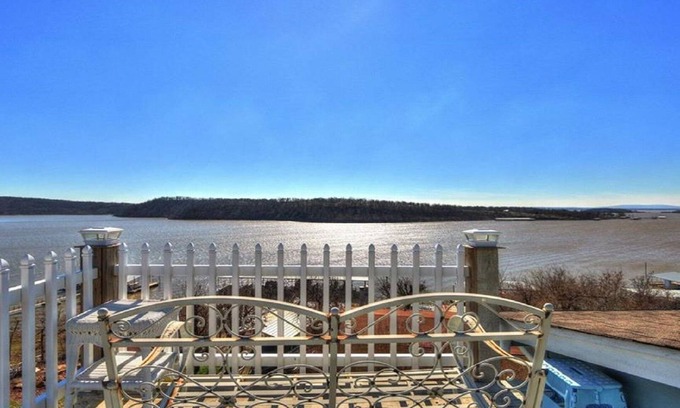 Texanna House | LUXURY LAKE HOME with Quick Access to Swimming Beaches and Boat Ramp