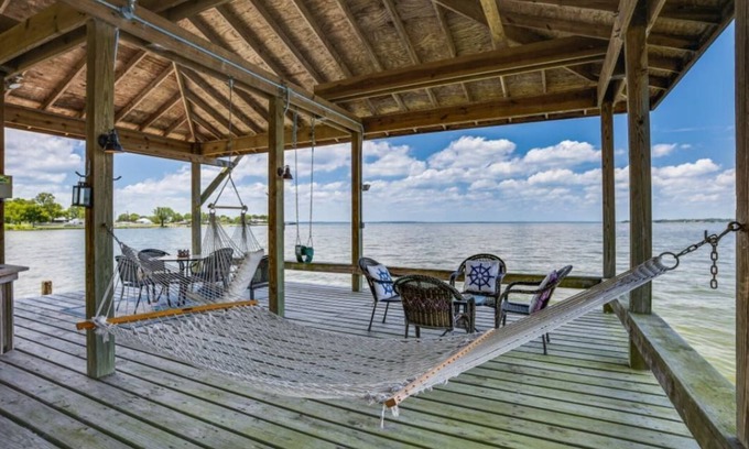 West Livingston House | Luxury Lake Living - Open Boat slip, Great for Families