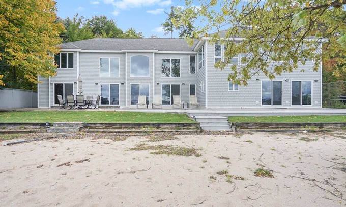 Beulah House | Luxury Lakefront Home