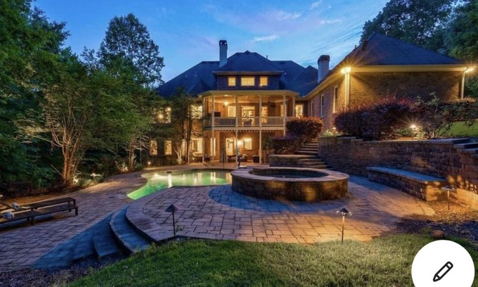 Roswell House | Luxury Living on Chattahoochee River!