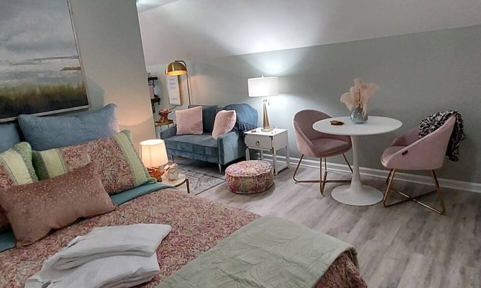 Jacksonville Apartment | Luxury Living / Privacy / 35 Min to Beaches
