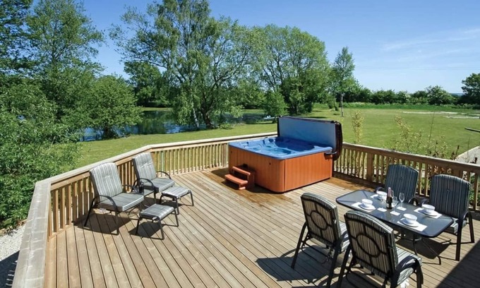 Pickering Ski Chalet | Luxury lodge with one double, ideal for couples.