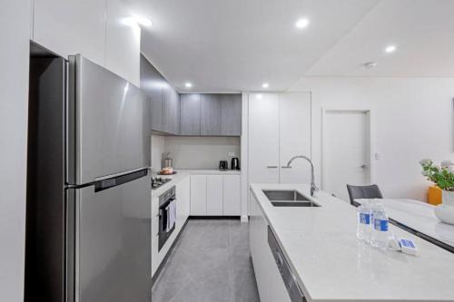 Lidcombe Apartment | Luxury Loft 3 Bed, 2 Bath, Sleeps 6, Pool, BBQ, No parties