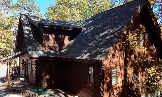 Townsend Cabin | Luxury Log Cabin adjoins GSMNP . Magnificent Views , Nature Lovers Paradise !