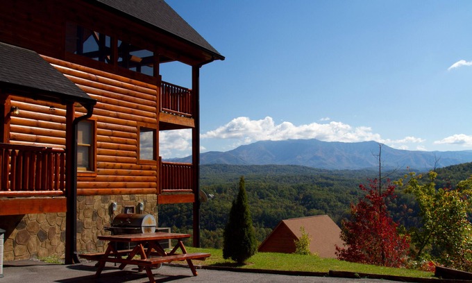 Gatlinburg - Pigeon Forge Cabin | Luxury Log Cabin With Million Dollar Panoramic Smoky Mountain Views