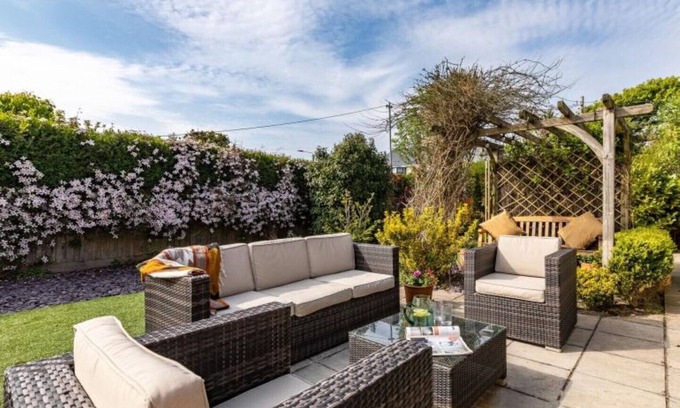 Braunton House | Luxury modern house on the edge of the Village, close to Beach and Golf-course.