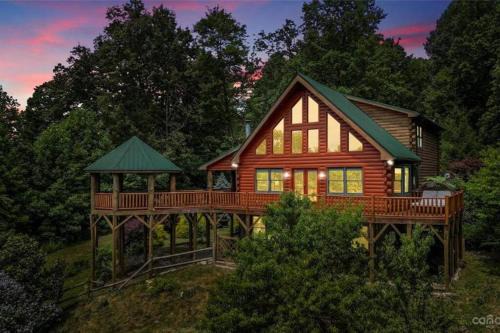 Old Fort House | Luxury Mountain Home with View!