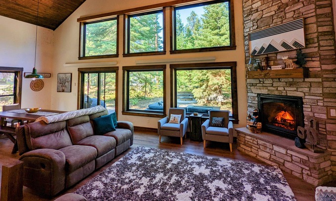 Tamarack Cabin | Luxury Multi-Family cabin w/firepit, 300 feet from Lake Cascade!