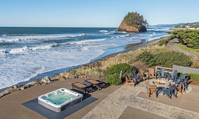 Neskowin House | Luxury Ocean Front. 9 Bdrm, 7 bth. 7400 sq/ft. Theater room, game rm, hot tub