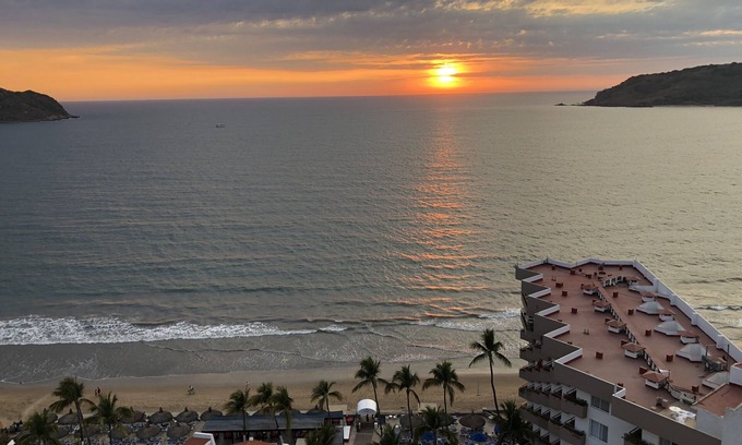 Zona Dorada Apartment | Luxury Oceanfront 2BR-3BA at the Inn at Mazatlan for Carnival 2026 Feb 9-23