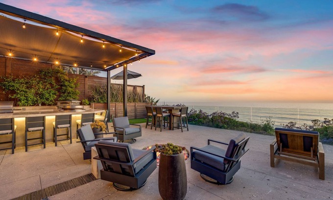 Encinitas House | Luxury Oceanfront Home - Walk to Moonlight Beach - Stunning Views