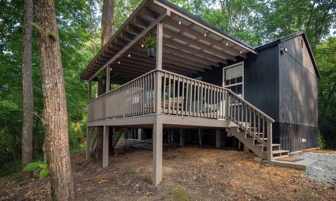 Vincent Ski Chalet | Luxury Off-Grid Retreat - Lakeside Treehouse