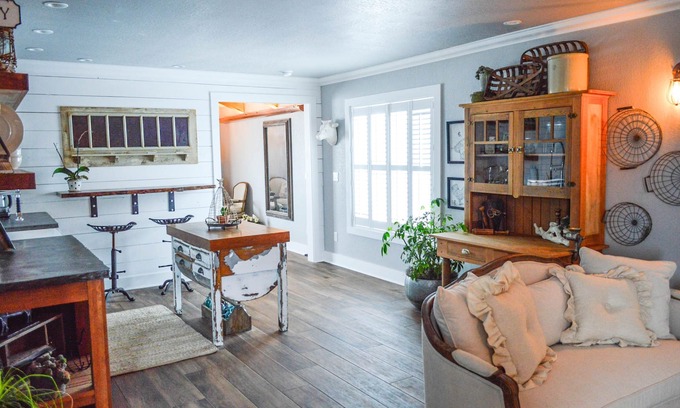 Milton-Freewater House | Luxury on the farm: private guesthouse overlooking year round creek.