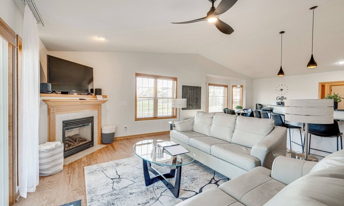 Sun Prairie Condo | Luxury 'Prairie Retreat': 5 Min from Madison!