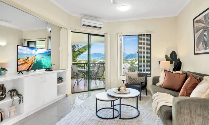 Cairns North Apartment | Luxury Retreat in Cairns with Pool