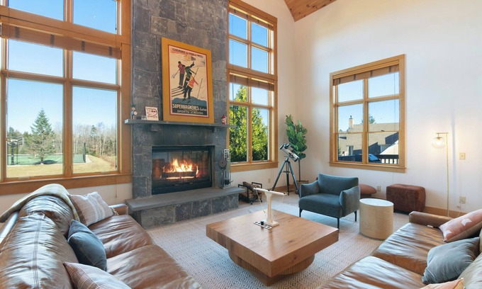 Wilmington House | Luxury Ski House minutes from Mount Snow - 2 living areas + Pet friendly!