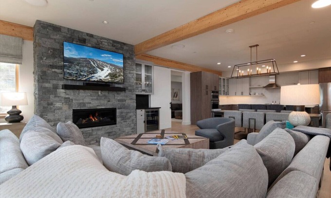 Ludlow House | Luxury Ski on/off Condo at Southface Village Okemo, direct ski access, heated pool