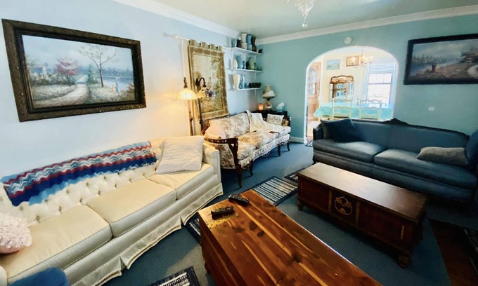 Lawton House | Luxury! Sleeps 8 adults&2babies +HotTub +grill/firepit