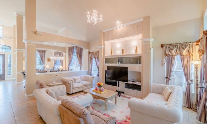 Far North Dallas House | Luxury, Spacious 4000 SF, 5 BR, 4.5 baths all en-suite, great location