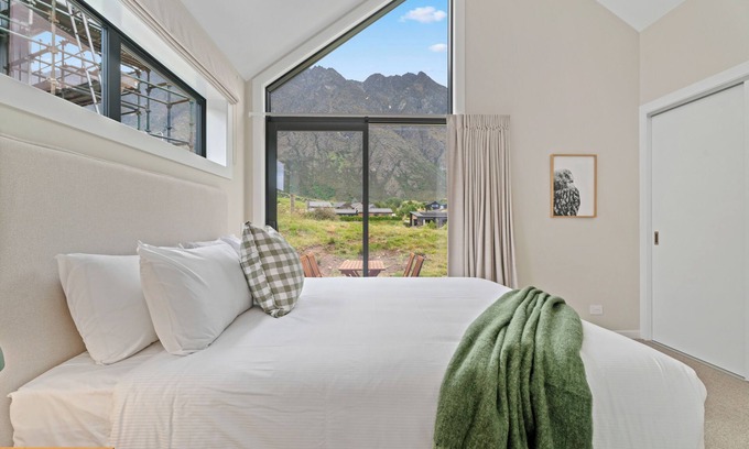 Jacks Point Apartment | Luxury Stay Next To Iconic Remarkables Mountains