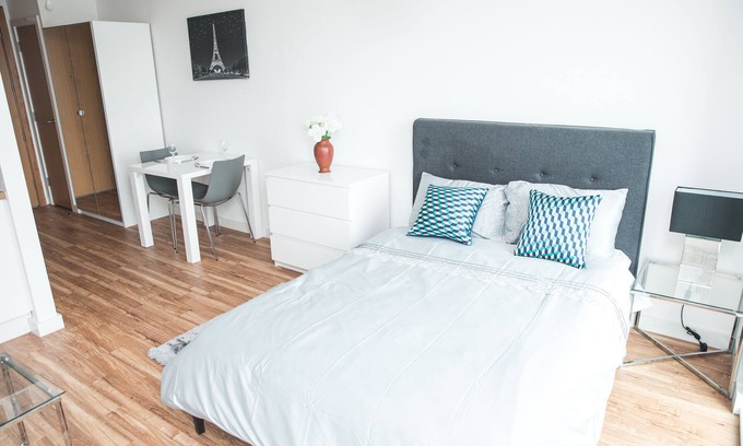 Salford Apartment | Luxury Studio Apatment In Media City/The Quays