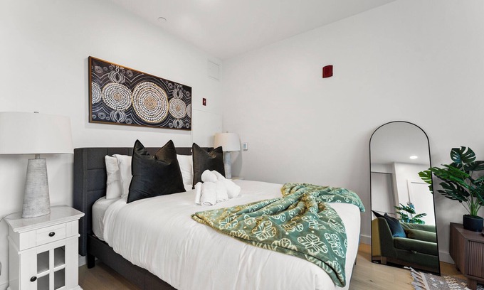 D Street - West Broadway Apartment | Luxury Studio Next to Broadway 1313