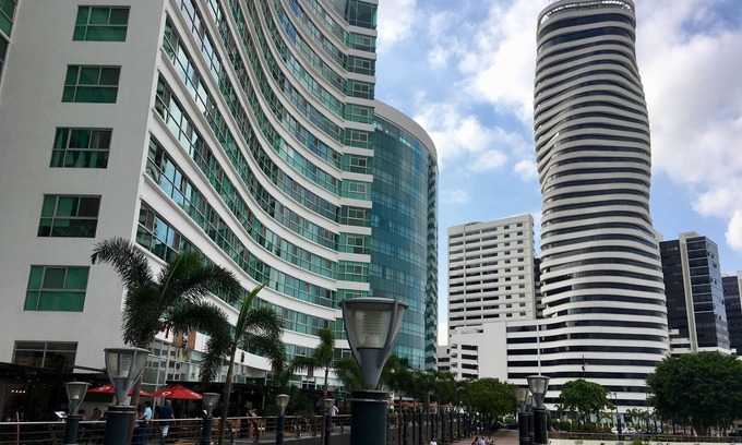 Puerto Santa Ana Apartment | Luxury Suites Riverfront GYE