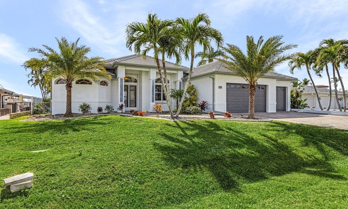 Cape Coral House | Luxury Tropical Oasis on the Caloosahatchee River with Panoramic Southern Views!