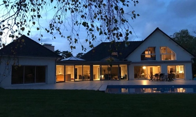 Dunkirk Villa | Luxury villa with golf view