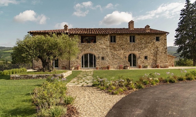 Radda in Chianti House | Luxury Villa in Radda Chianti,heatable Pool,Aircon,SPA room,gym room,sleep 10