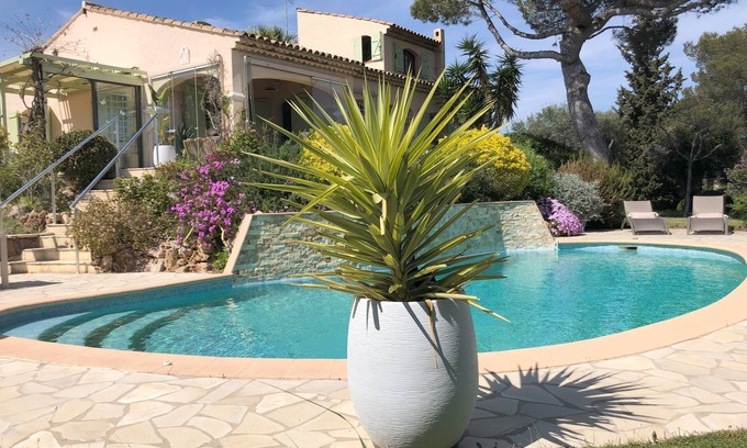 Boulouris-sur-Mer Villa | Luxury villa in Saint Raphaël, swimming pool, boules pitch