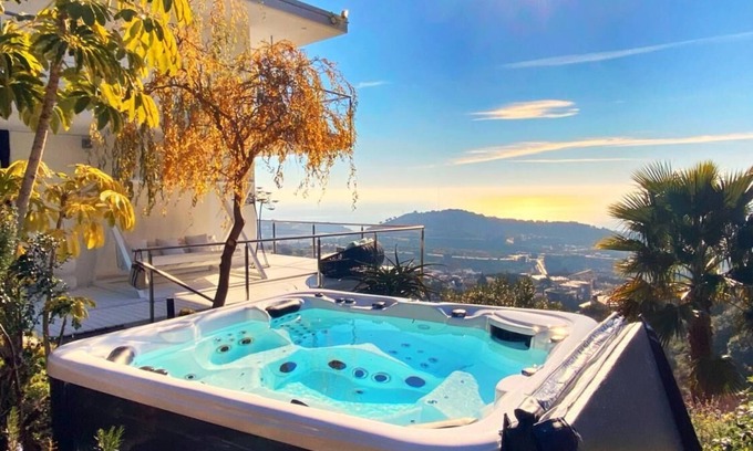 Mas Ram Villa | Luxury w/Sea Views 15 min to central Barcelona!