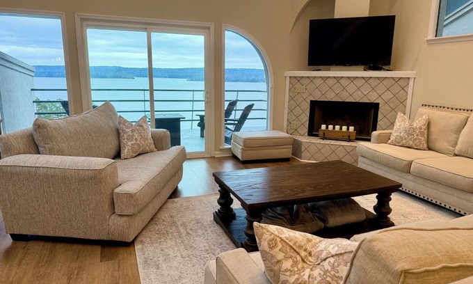 Counce Villa | Luxury waterfront Villa on Pickwick Lake w/sensational views, boat slip, pool!