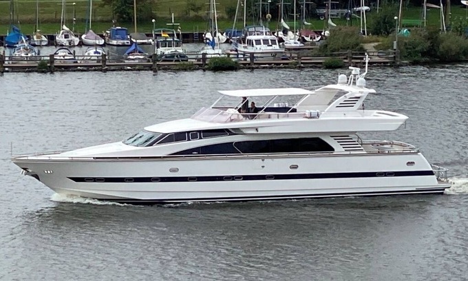 Premia de Mar Boat Rental | Luxury yacht in marina de Badalona. Price for overnight stay in the whole yacht.